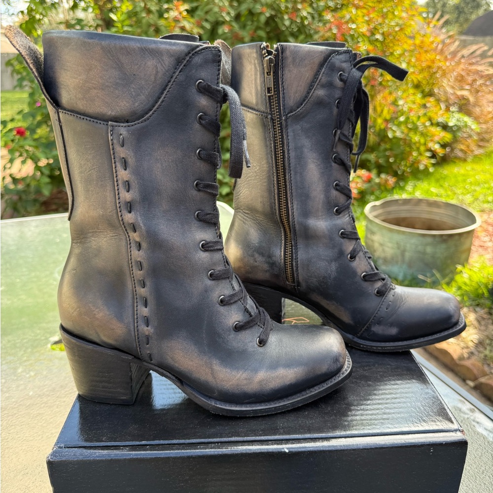 Freebird DART distressed black Lace-Up Women's Boots